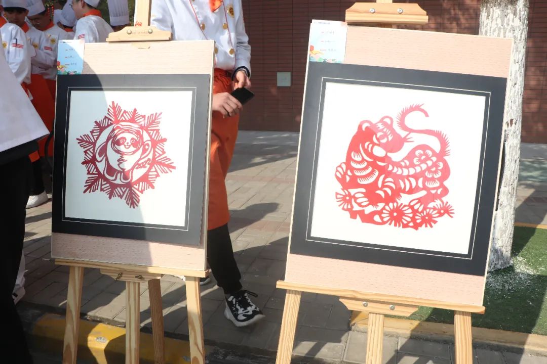 �����¶�����ѧ���껪�Բ�����У��ֳ�̫����