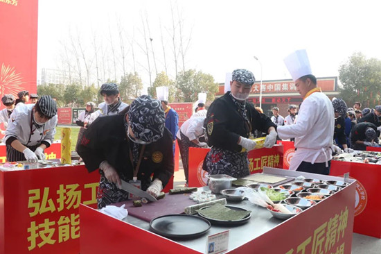 �����¶�����ѧ���껪�Բ�����У��ֳ�̫����