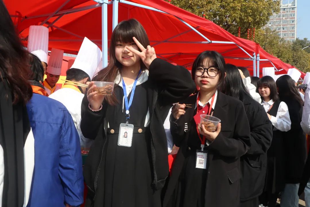 �����¶�����ѧ���껪�Բ�����У��ֳ�̫����