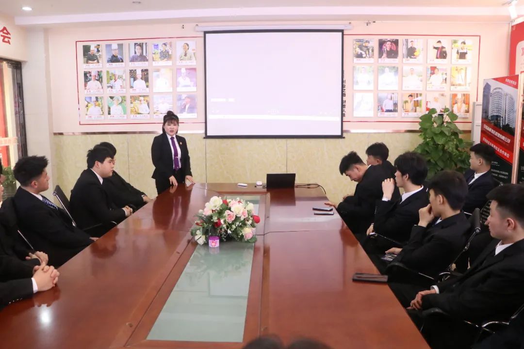 ����Ƹ��̬��һ�ݹ�����һ������