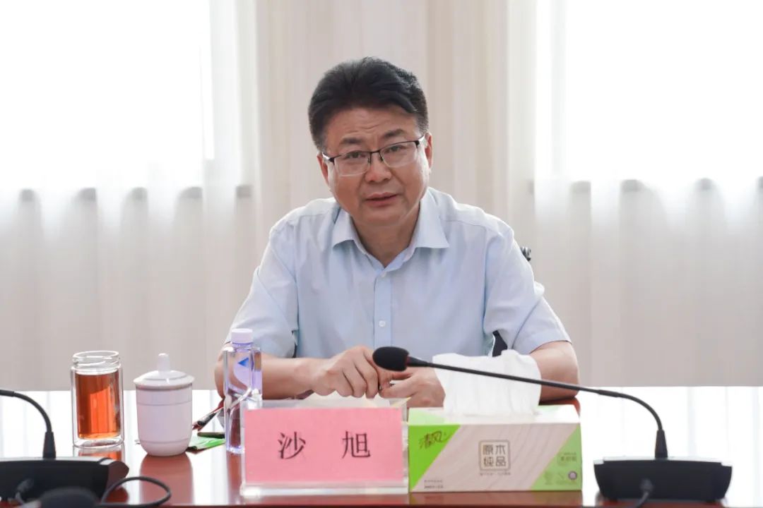 新疆生产建设兵团第十二师人力资源和社会局党组书记/局长赵德志一行莅临我校考察指导