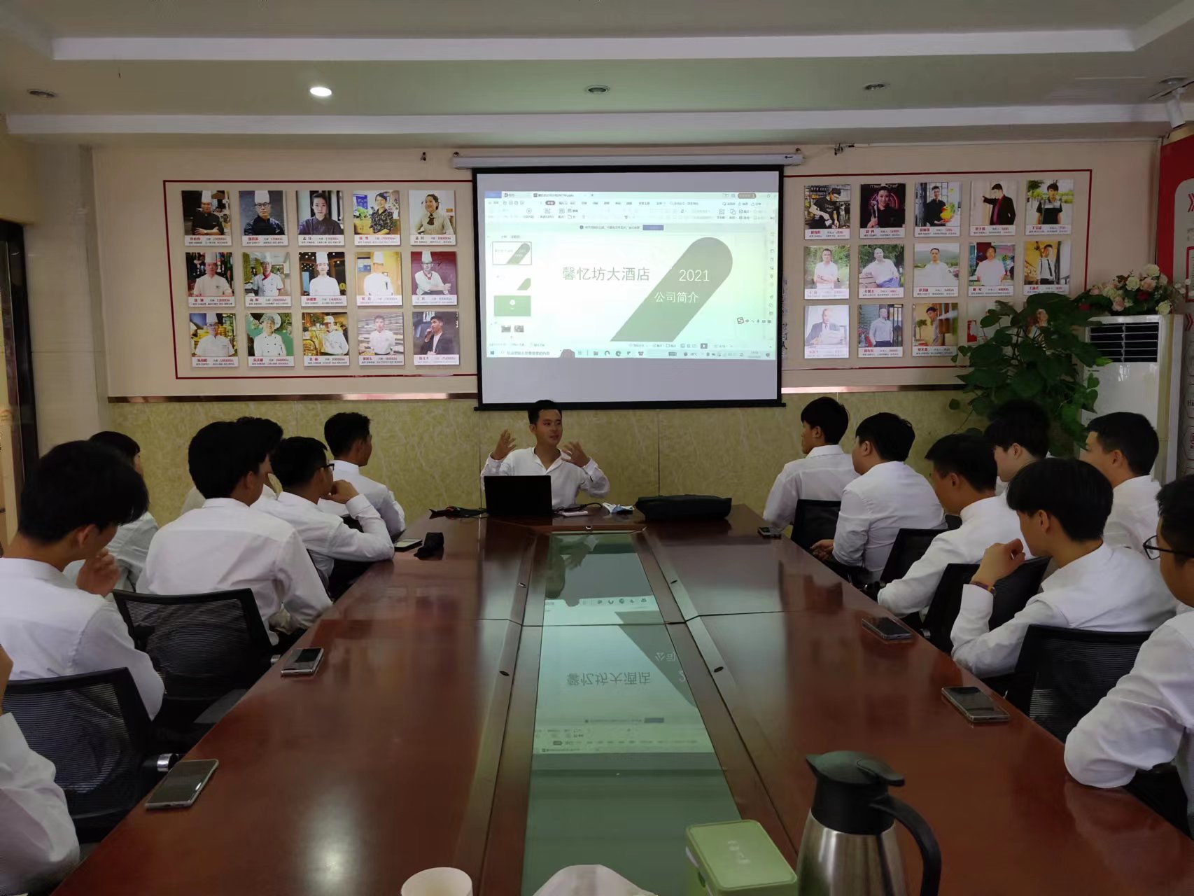 馨忆坊大酒店来我校举行专场招聘会