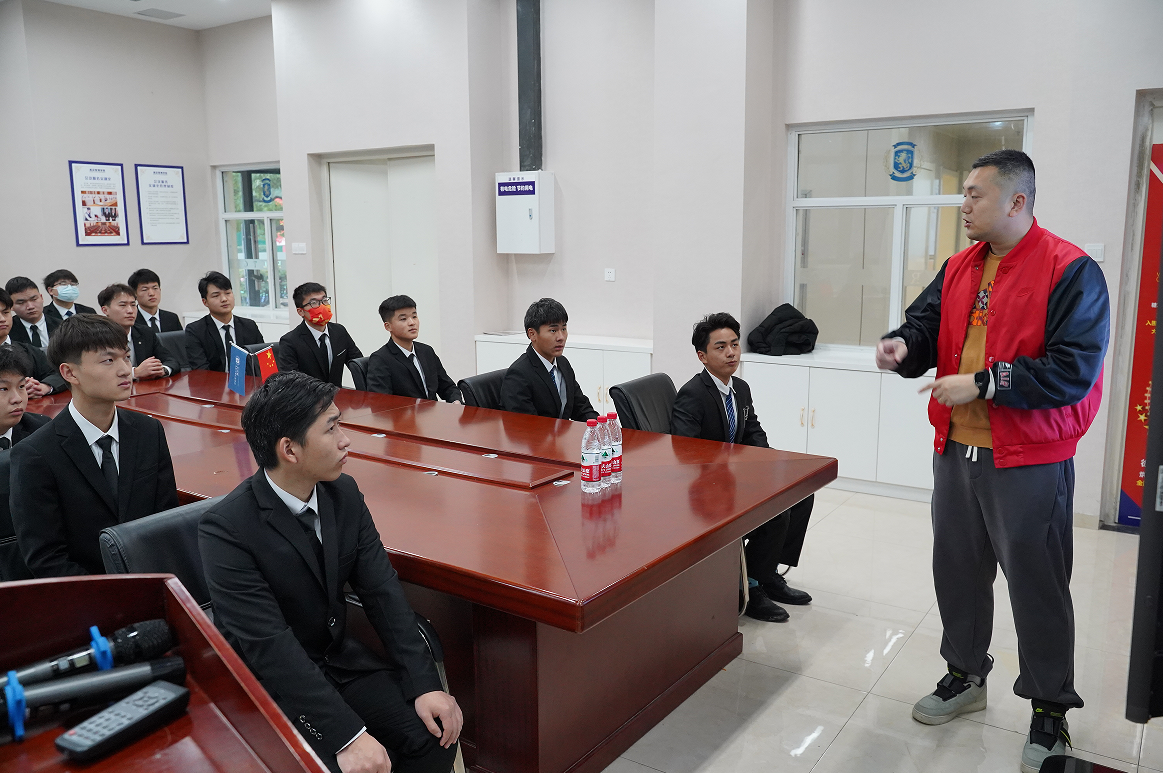 【职为你来】热烈欢迎本素餐饮来我校宣讲招聘!